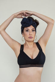 Taina Guedes wearing the innovative, stylish and sustainable made branayama nursing bra that can replace nursing pads